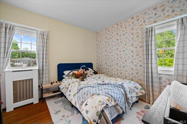 Building Photo - 116 Soundview Ave