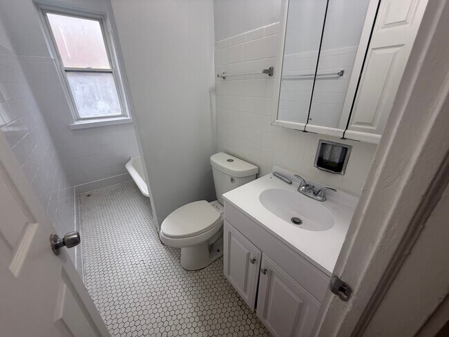 Building Photo - 7342 N Damen Ave