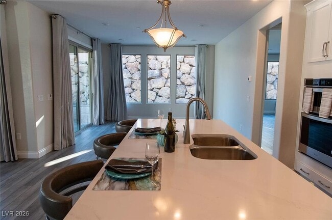 Building Photo - 92 Lake Oasis St