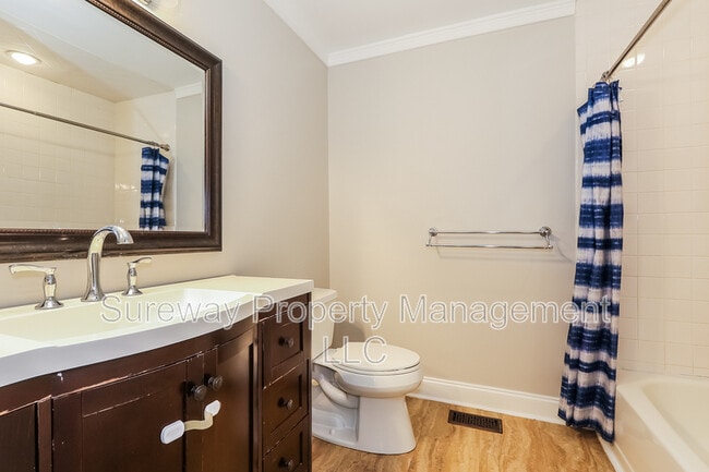 Building Photo - 5 Isla Ct