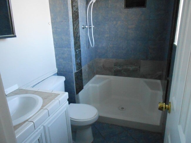 Building Photo - Spacious Single Story Home near Alta and B...