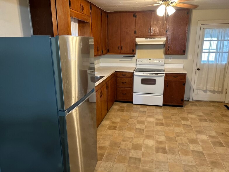 Building Photo - 214 Poplar St