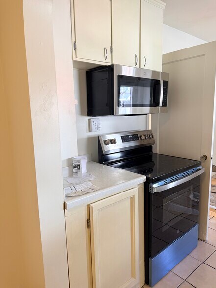 Building Photo - 3585 S 900 E