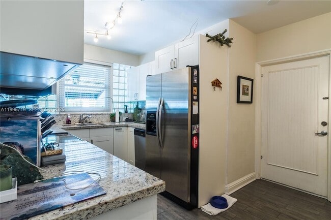 Building Photo - 1921 SW 18th Ave