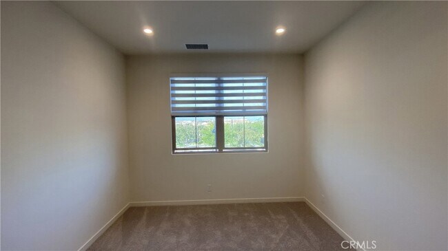 Building Photo - 110 Sunnyside