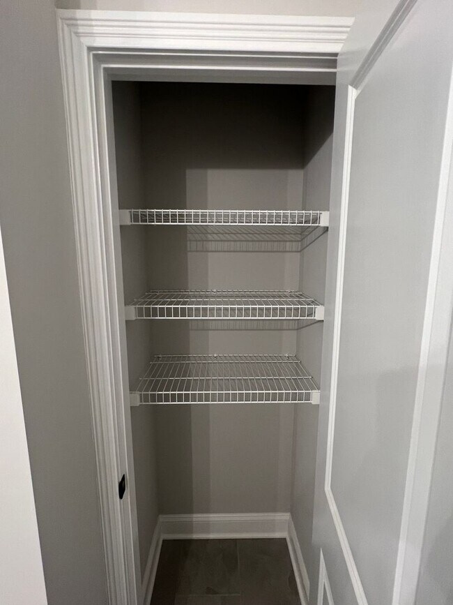 Building Photo - 1217 Shallowford St