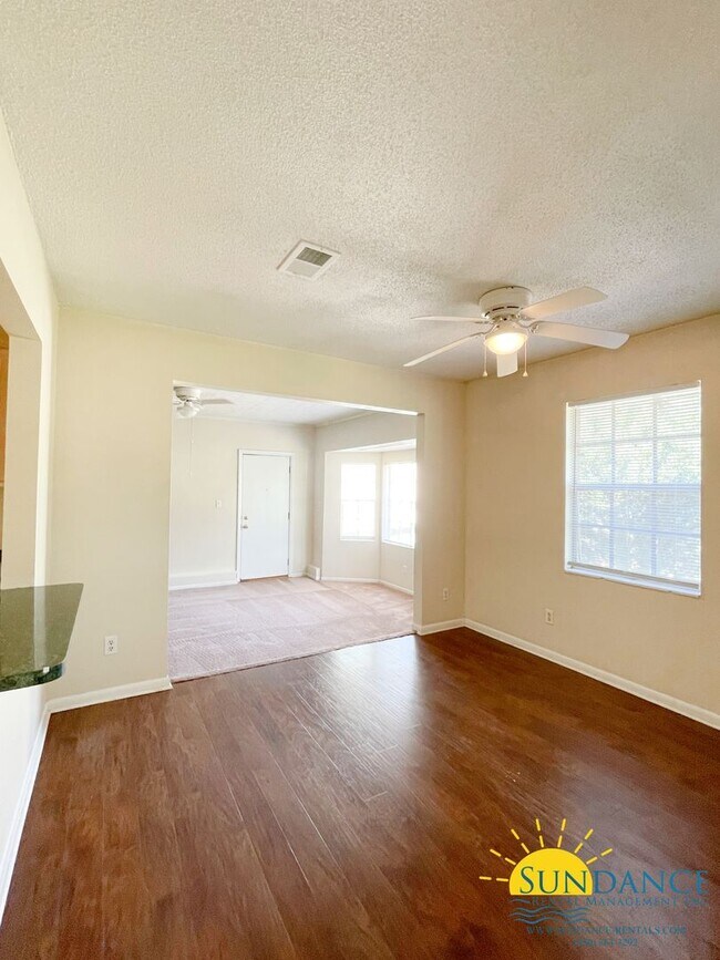 Building Photo - 3 Bedrooms Home With a Pool