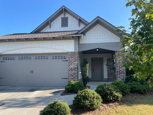 Primary Photo - 3 Bedroom Home With Spacious Garage