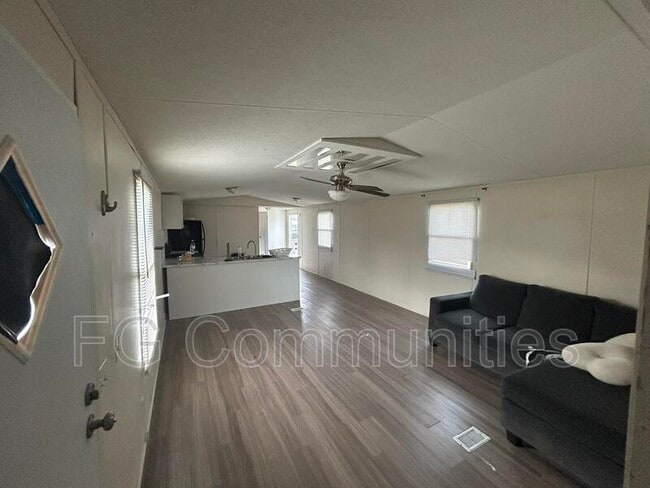 Building Photo - 1803 Breezewood Dr