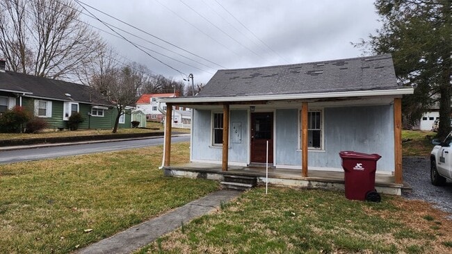 Building Photo - Single-Family Home for Rent