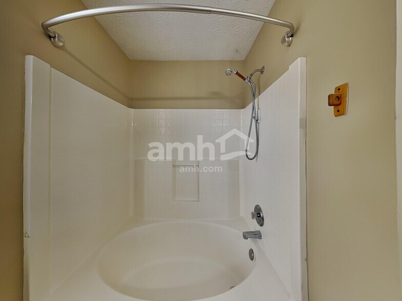 Building Photo - 5705 Valhalla Way