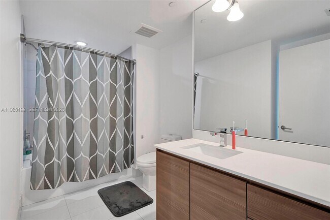 Building Photo - 460 NE 28th St