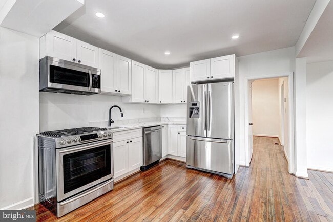 Building Photo - 2805 Hamilton Ave