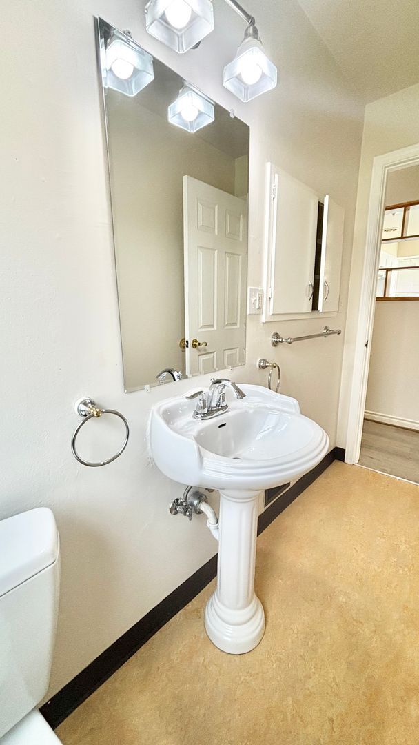 Building Photo - Charming 3BD/2BA Home with Updated Interior + Bonus Basement Space