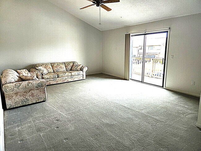 Building Photo - Beautiful Townhome 2 Bedroom 2.5 Bathroom Lease Special!!! 1 month free rent!!!!