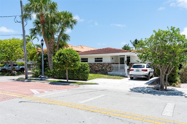 Building Photo - 1430 Stillwater Dr