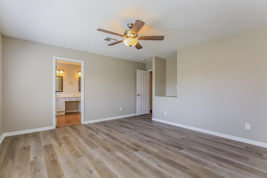 Building Photo - 9123 Sangria Ln