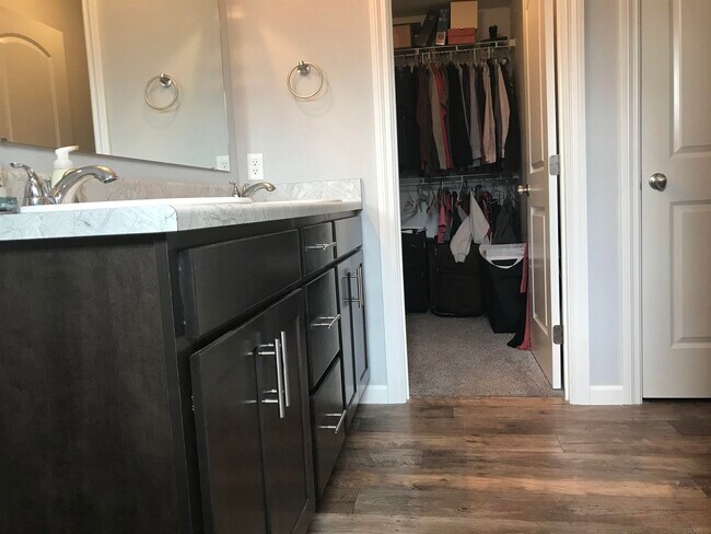 Building Photo - 2119 Meadowsweet Pkwy