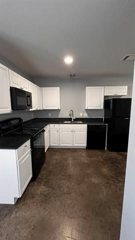 Building Photo - 905 W 7th St