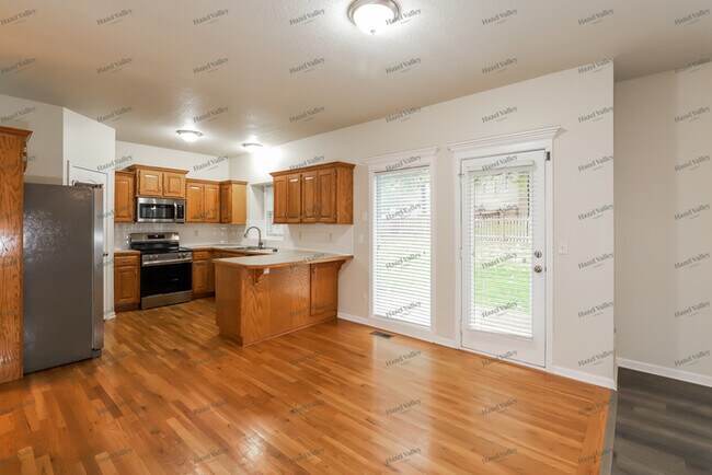 Building Photo - 9735 N Willow Ave