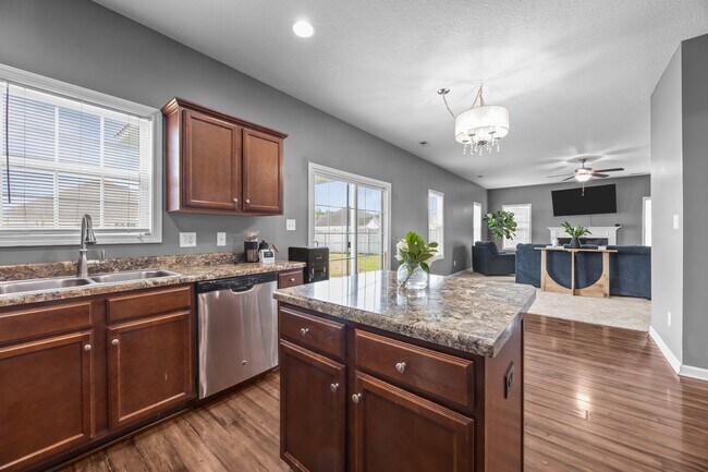 Building Photo - 841 Dynasty Dr