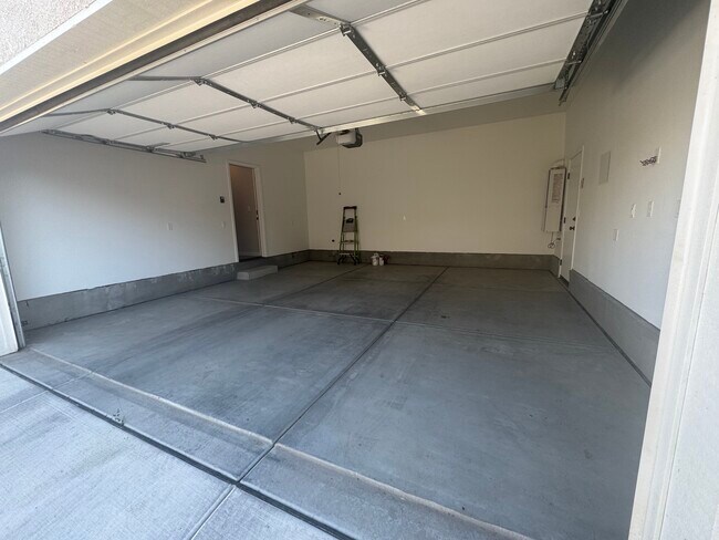 Building Photo - 850 Livio Way