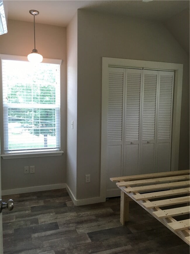 Building Photo - 1639 W Stone St