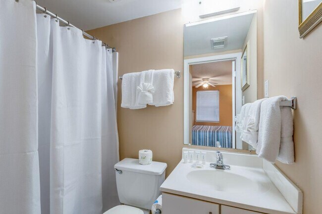 Building Photo - 561 E Beach Blvd