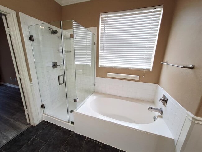 Building Photo - 2122 Wheaton Trail