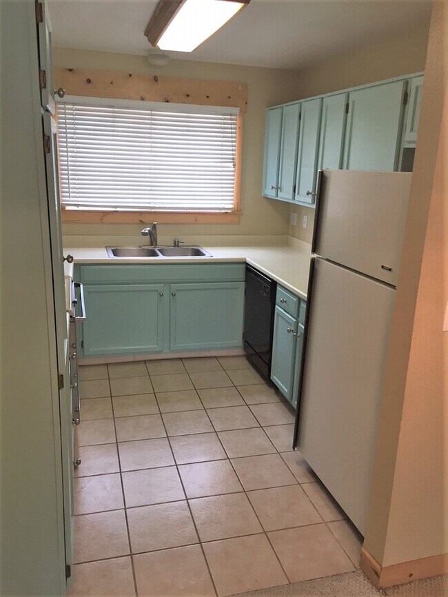 Building Photo - Beautful Condo in Tall Pines