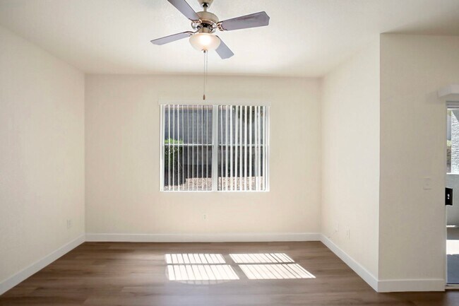 Building Photo - 3 Bedroom Northwest Condo-Gate Community