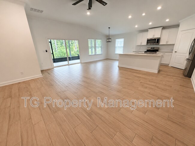Building Photo - 248 Zancara St