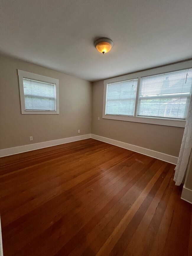 Building Photo - Come check out this Lovely home located in...