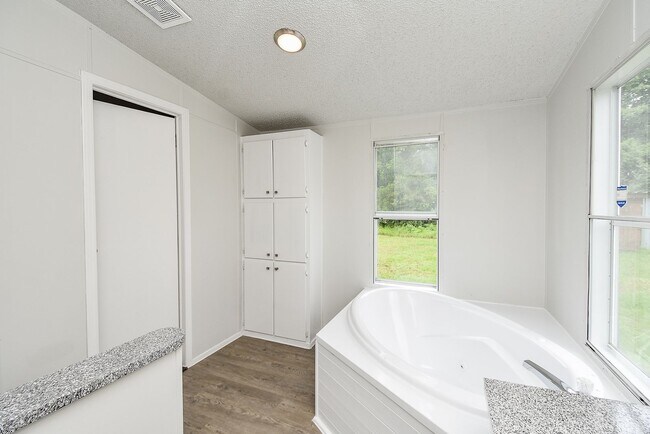 Building Photo - Double wide and magnificent Mobile Home in...