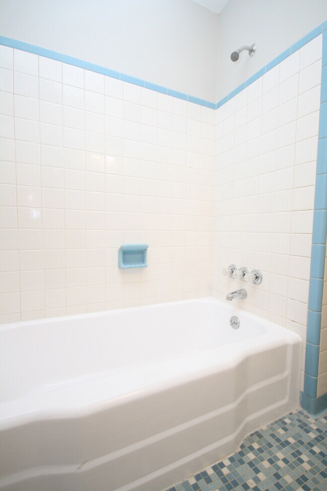 Building Photo - 7620 Charlotte Dr SW