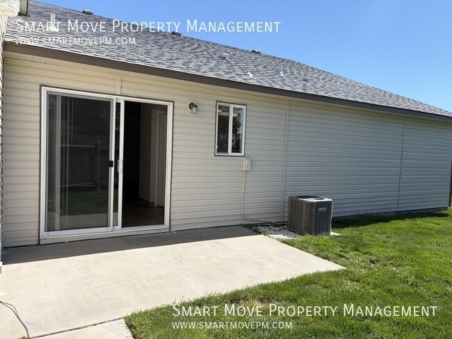 Building Photo - 981 E Blue Heron St