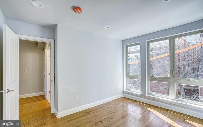 Building Photo - 1249 N 17th St