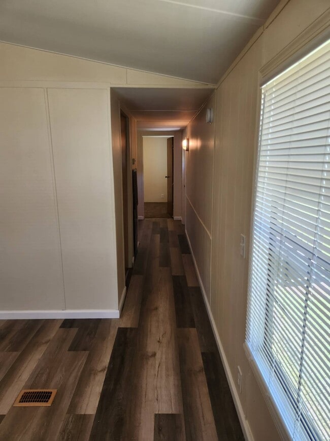 Building Photo - 180 Dixon Rd