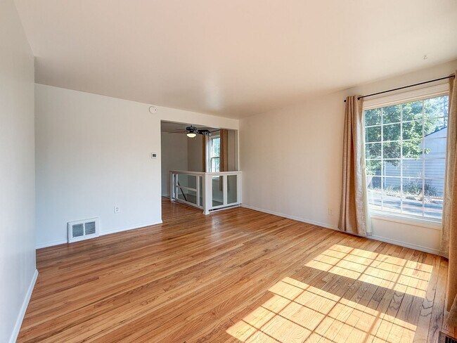 Building Photo - 6119 N Braeburn Dr