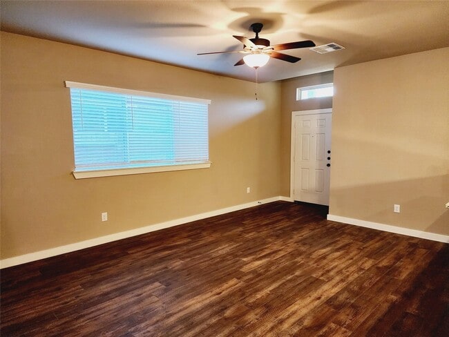 Building Photo - 9736 Grosbeak Ln