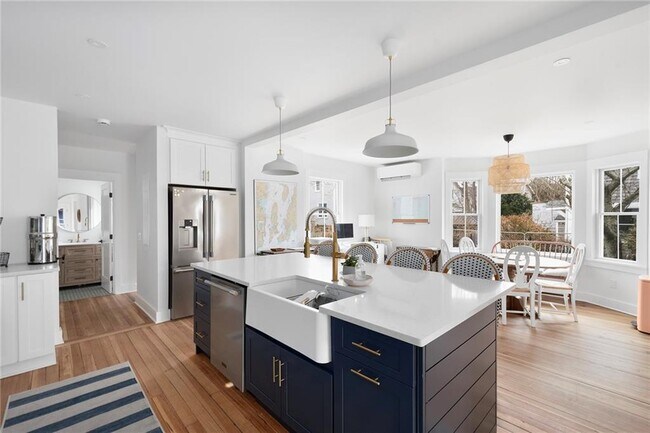 Building Photo - 69 Connection St