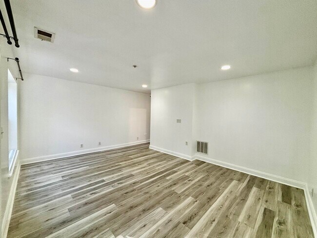 Building Photo - 49 Mallard Pl