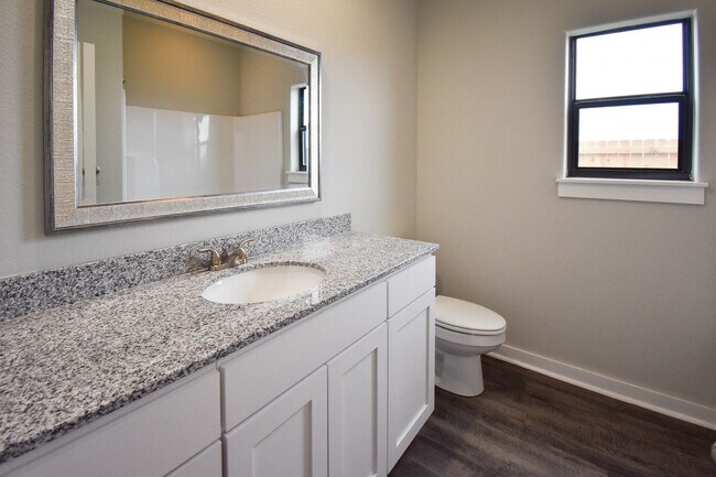 Building Photo - 4 Bedroom 2 Bathroom Home In Farmington, AR.