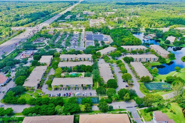 Building Photo - 1700 Crestwood Ct S