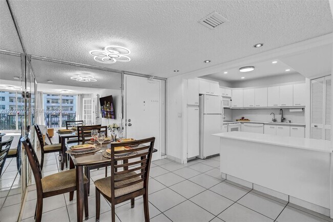 Building Photo - 9273 Collins Ave