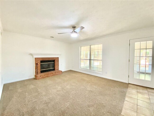 Building Photo - 640 Suwanee Lakes Cir NW