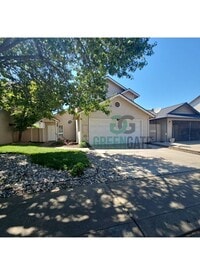 Building Photo - Beautiful 3 BEDROOM 2.5 BATH HOME IN MODES...