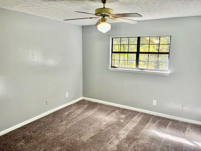 Building Photo - 131 Woods Rd NW