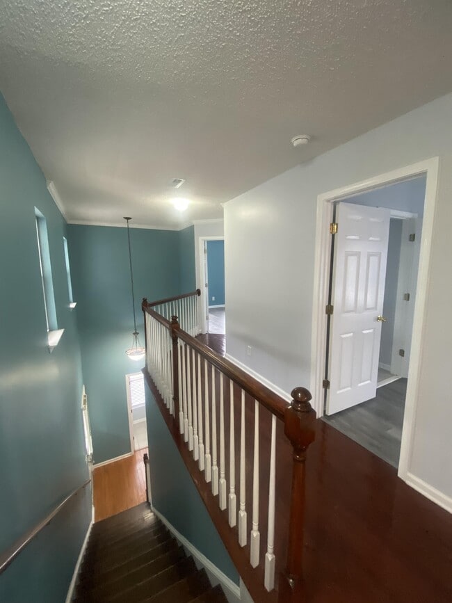 Building Photo - 421 Emerson Dr