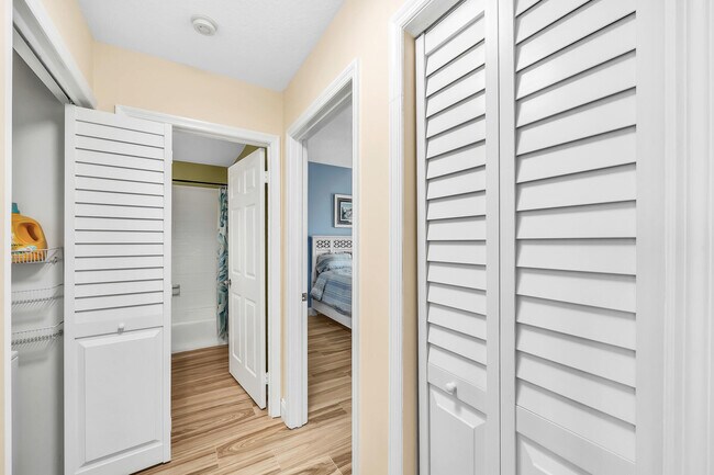 Building Photo - 827 Oak Harbour Dr